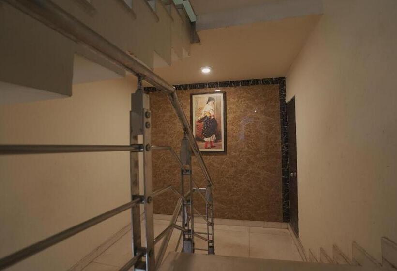 Geetika Galaxy Hotel By Wb Inn