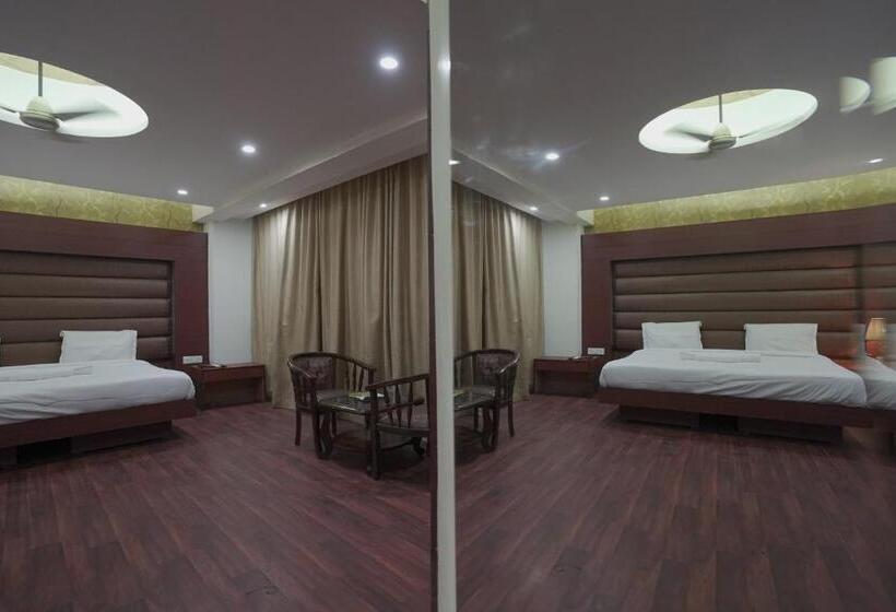 Geetika Galaxy Hotel By Wb Inn