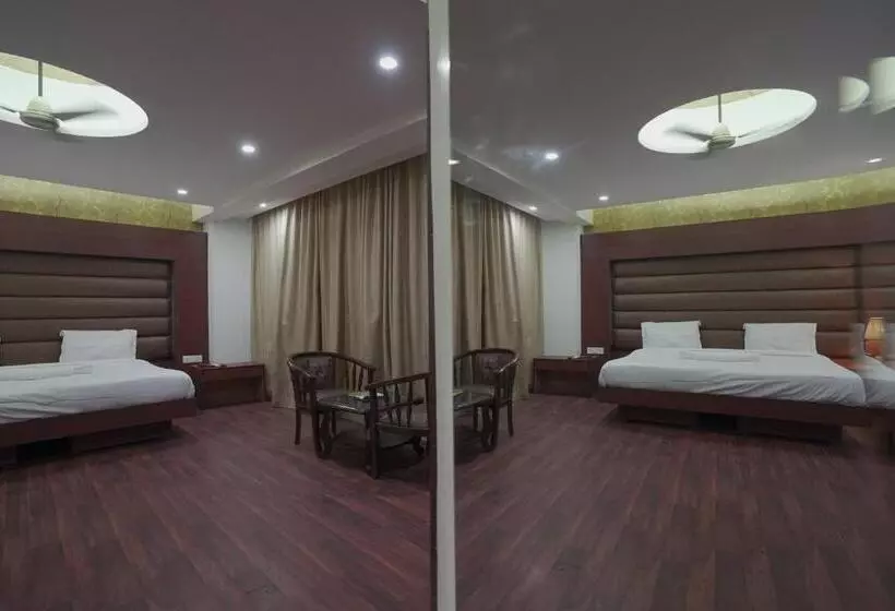 Geetika Galaxy Hotel By Wb Inn