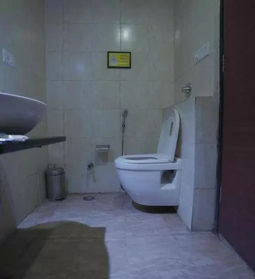 Geetika Galaxy Hotel By Wb Inn