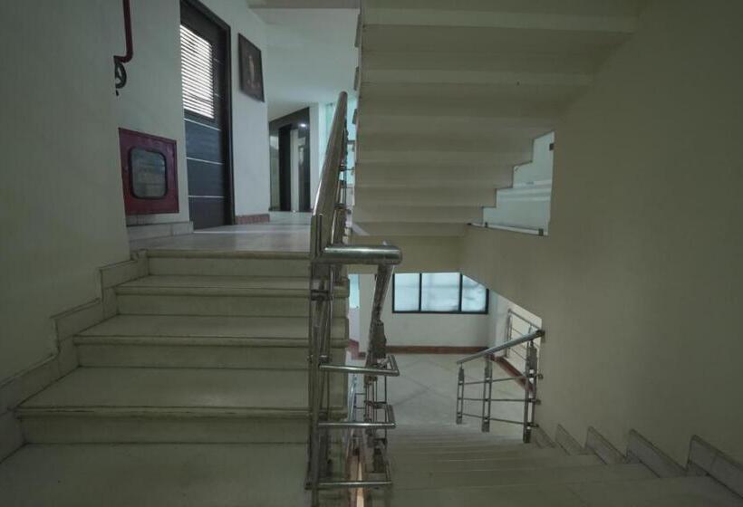 Geetika Galaxy Hotel By Wb Inn