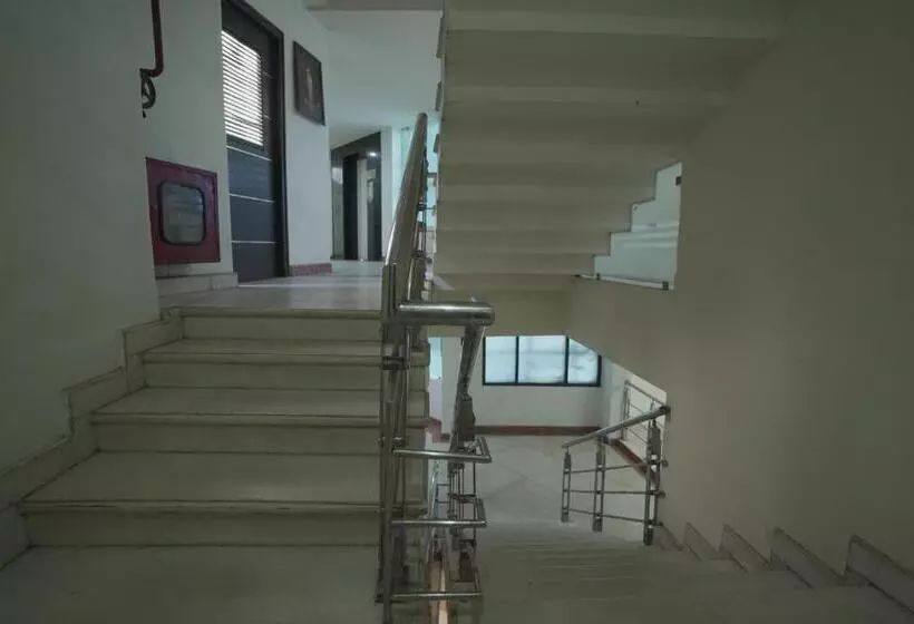 Geetika Galaxy Hotel By Wb Inn