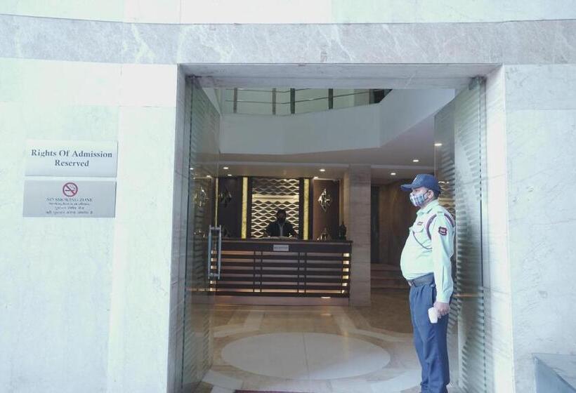 Geetika Galaxy Hotel By Wb Inn