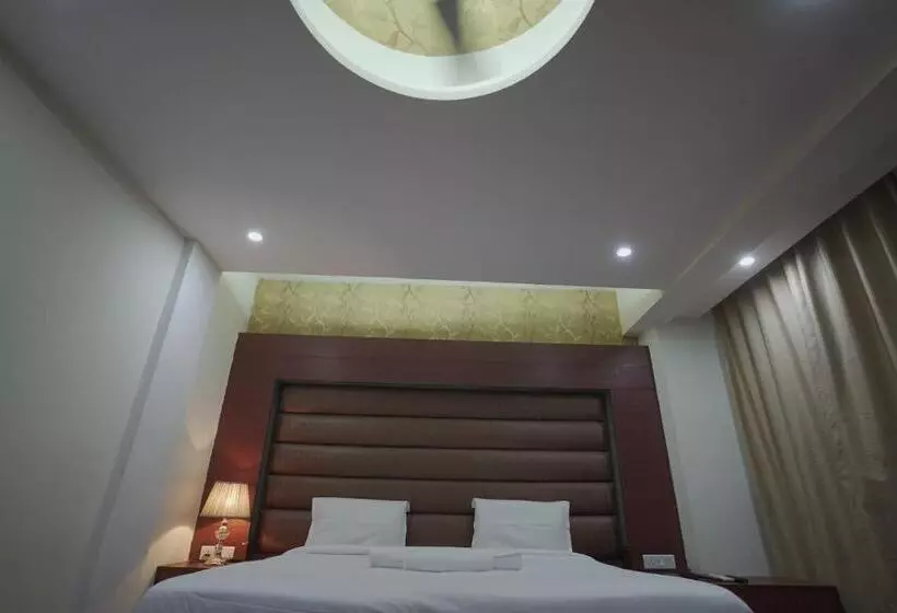 Geetika Galaxy Hotel By Wb Inn