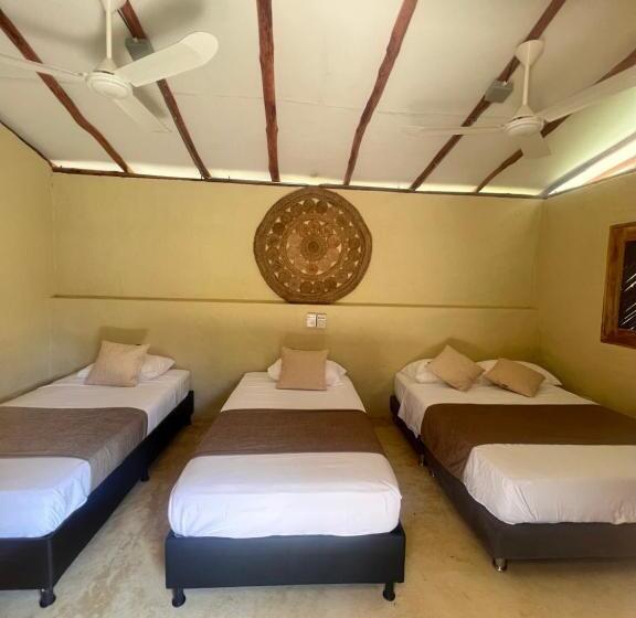 Hotel Makai Beach Hostel