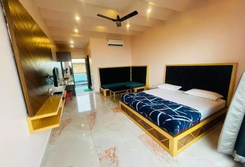 ホテル Natural Resort Panhala