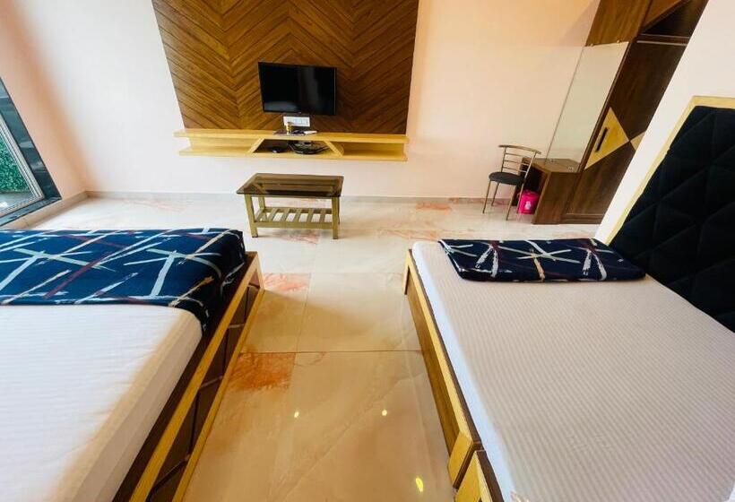 호텔 Natural Resort Panhala