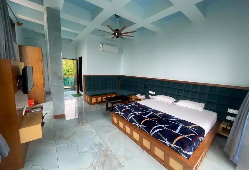 ホテル Natural Resort Panhala