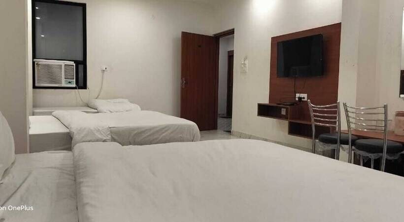 בית מלון כפרי Shrivari Kaushik Palace