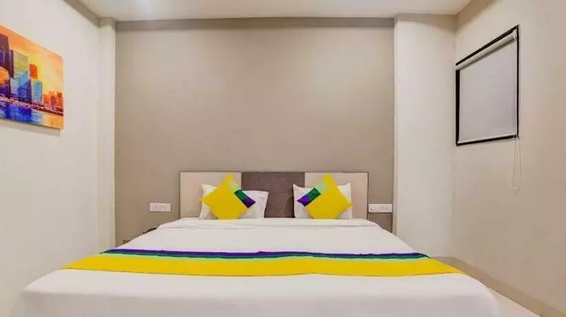 ホテル Oyo  Royal Paradise