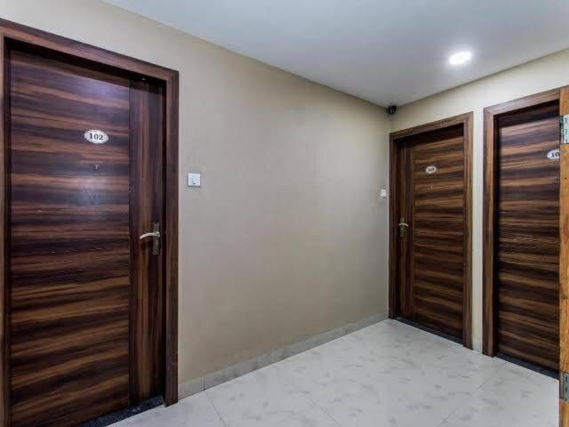 Отель Oyo Royal Paradise