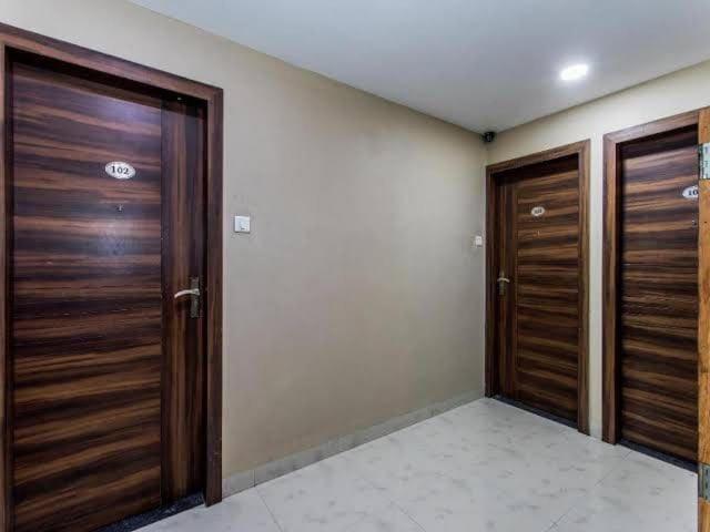 Отель Oyo Royal Paradise