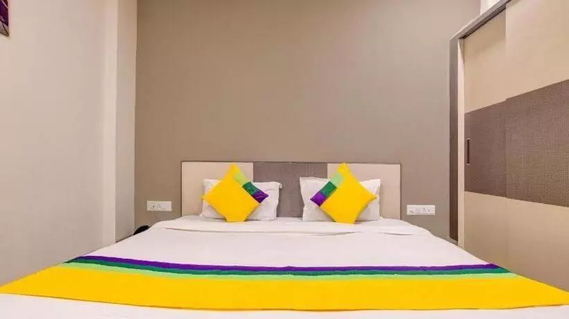 ホテル Oyo  Royal Paradise