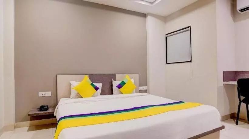 ホテル Oyo  Royal Paradise