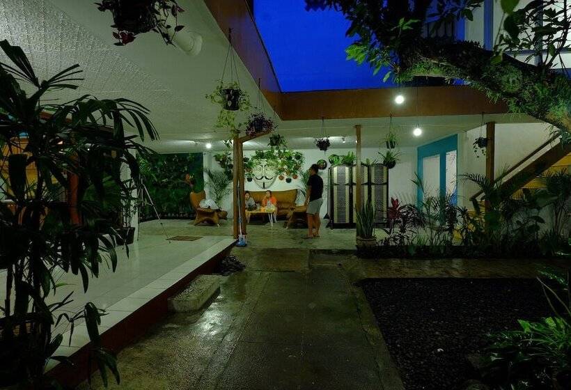 هاستل Snooze Malang