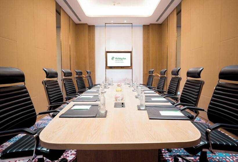 בית מלון כפרי Holiday Inn Lucknow Airport, An Ihg