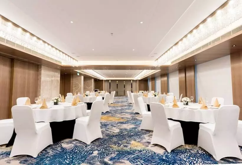 ホテル Holiday Inn Lucknow Airport, An Ihg