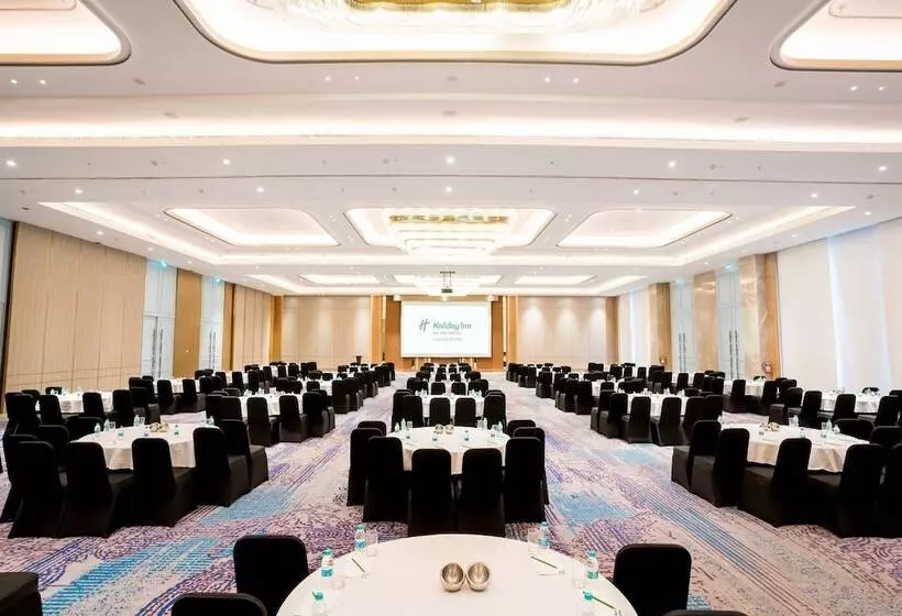 ホテル Holiday Inn Lucknow Airport, An Ihg