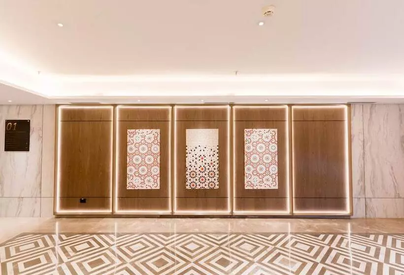 ホテル Holiday Inn Lucknow Airport, An Ihg