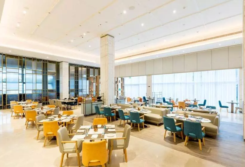 ホテル Holiday Inn Lucknow Airport, An Ihg