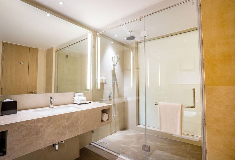 בית מלון כפרי Holiday Inn Lucknow Airport, An Ihg