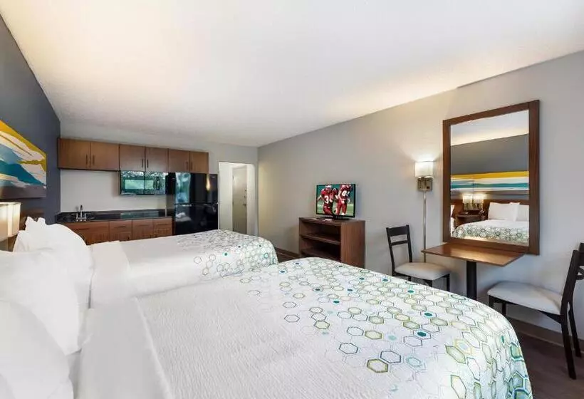 Hotelli Hometowne Studios By Red Roof Painted Post