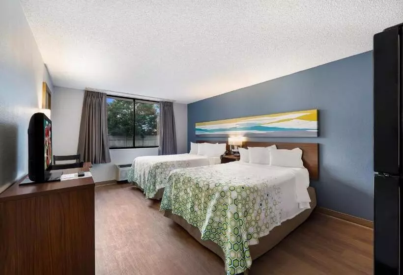 Hotelli Hometowne Studios By Red Roof Painted Post