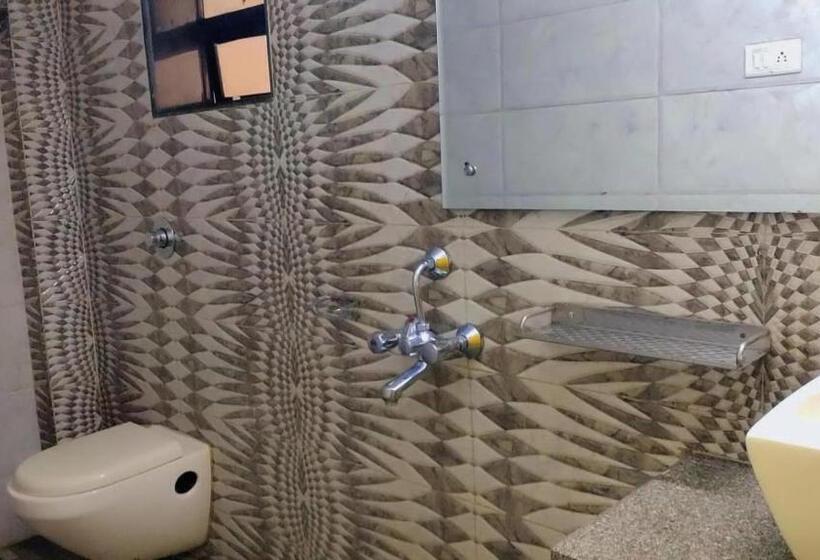 בית מלון כפרי Shree Krishna Palace