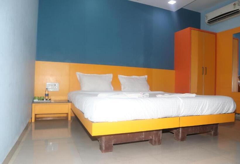 בית מלון כפרי Shree Krishna Palace