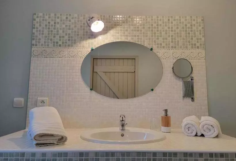 Majatalo Chambre D Hôtes Le Flacon De La Verrouille