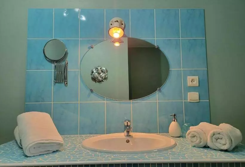 Majatalo Chambre D Hôtes Le Flacon De La Verrouille