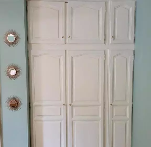 Majatalo Chambre D Hôtes Le Flacon De La Verrouille