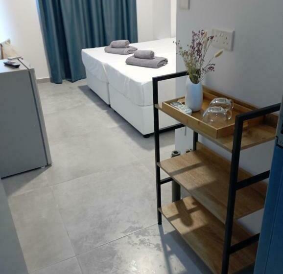 هاستل Bluesuite