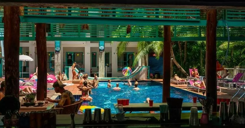 ユースホステル Nomads Ao Nang