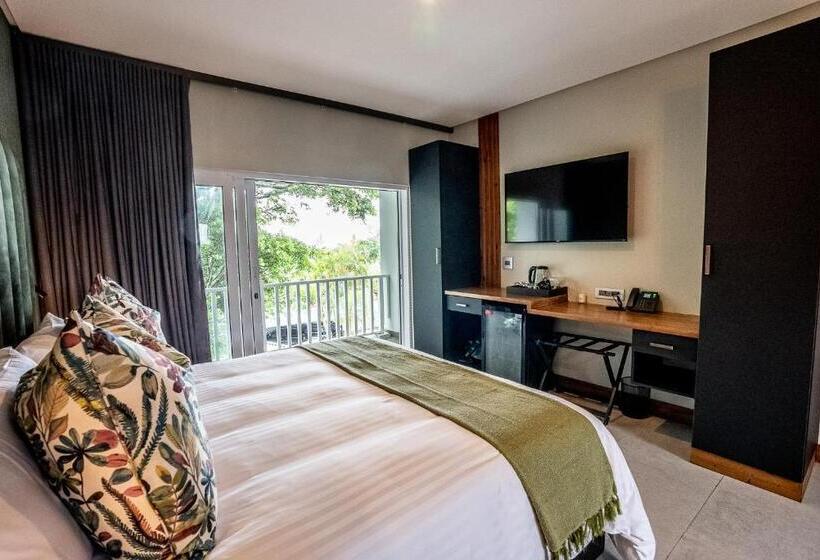 Beach Wood Boutique Hotel & Resort