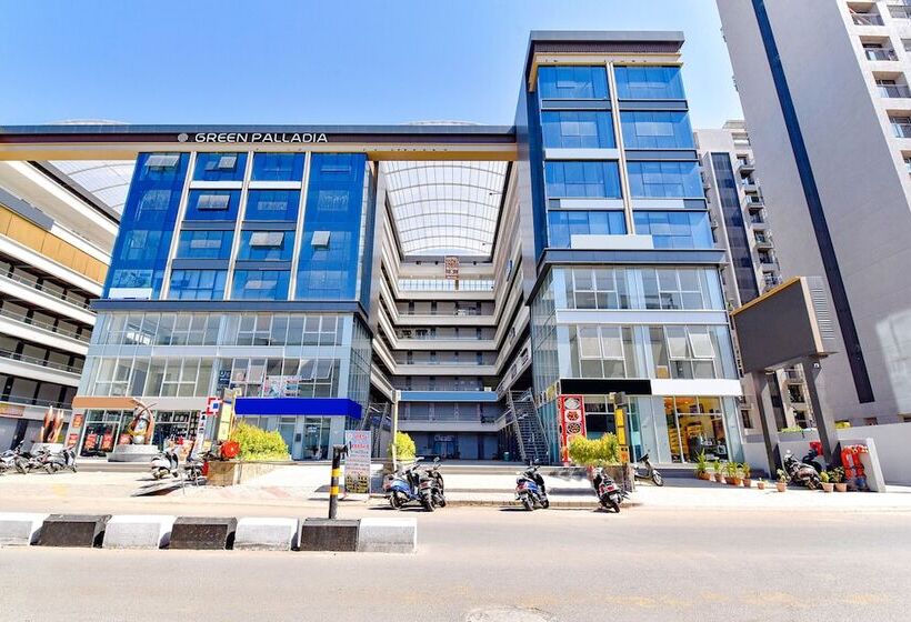 Отель Gold Palace Inn