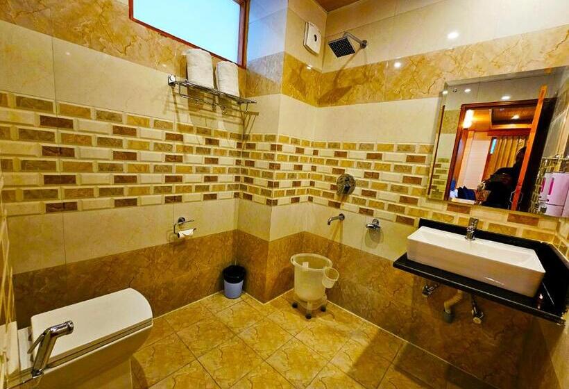 Отель Marina Heights