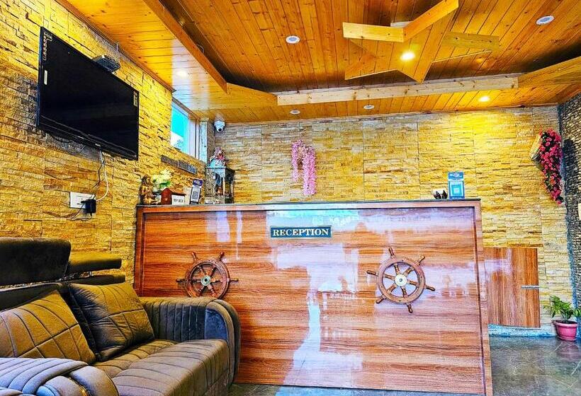 Отель Marina Heights