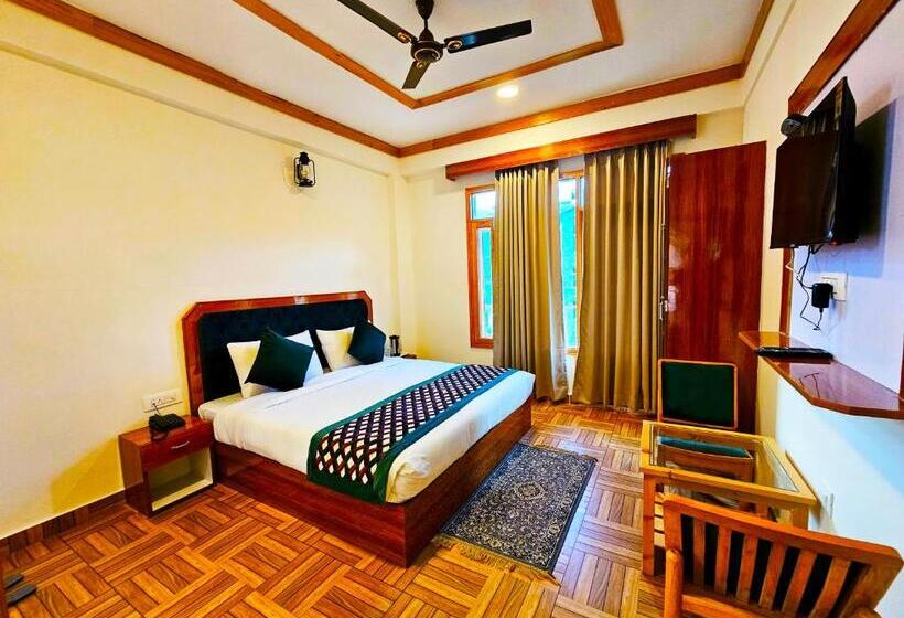 Отель Marina Heights