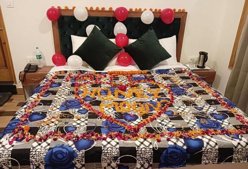 Отель Marina Heights