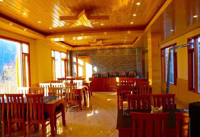 Отель Marina Heights