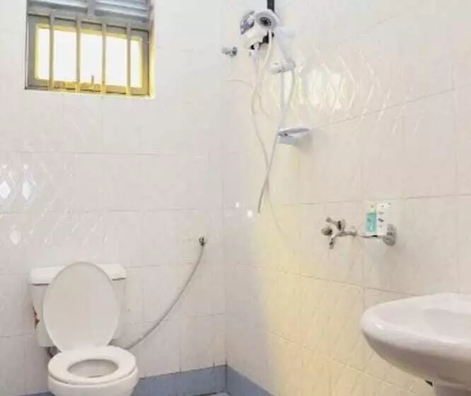 هتل Westway Luxury Suites