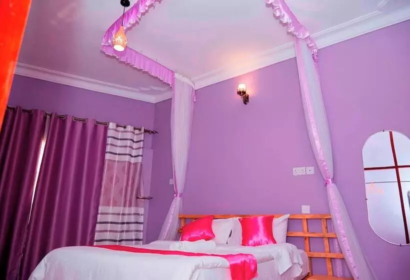هتل Westway Luxury Suites