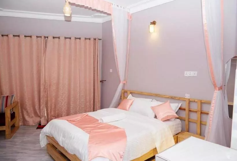 هتل Westway Luxury Suites