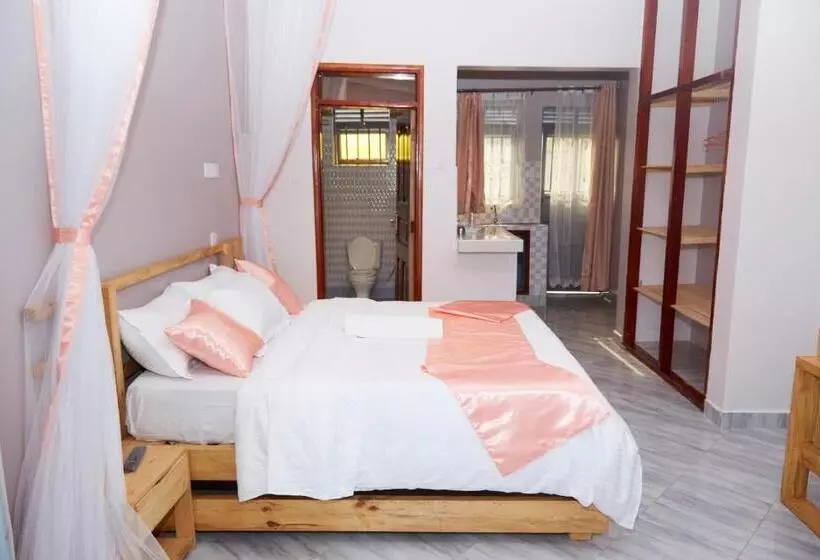 هتل Westway Luxury Suites