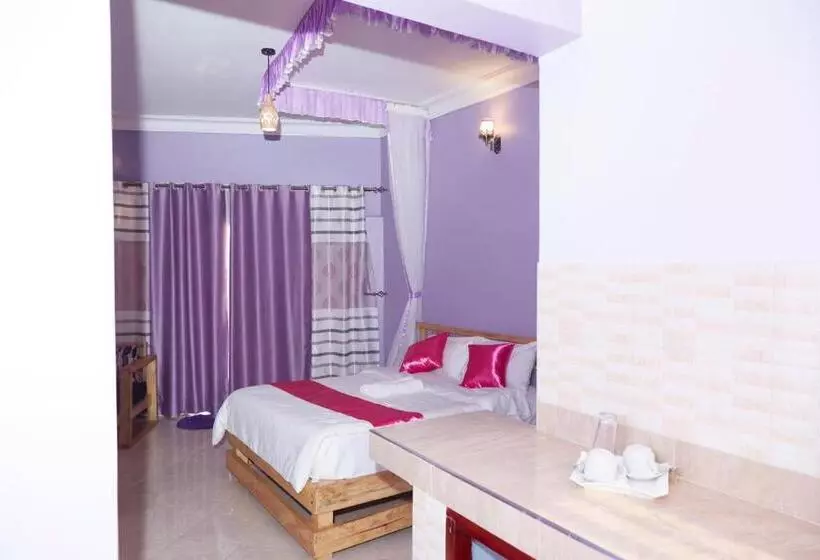 هتل Westway Luxury Suites