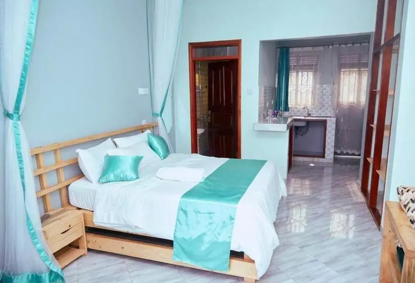 هتل Westway Luxury Suites