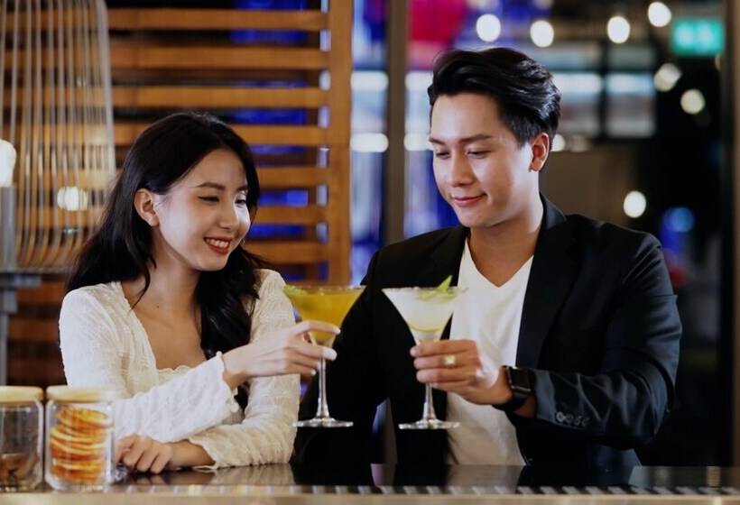 Wink Icon Hotel Danang Riverside   Luxury Suites   24hrs Stay & Rooftop Pool Bar