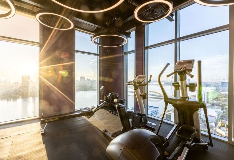 Wink Icon Hotel Danang Riverside   Luxury Suites   24hrs Stay & Rooftop Pool Bar