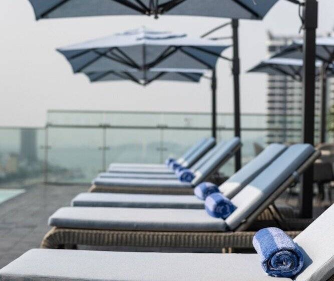 Wink Icon Hotel Danang Riverside   Luxury Suites   24hrs Stay & Rooftop Pool Bar